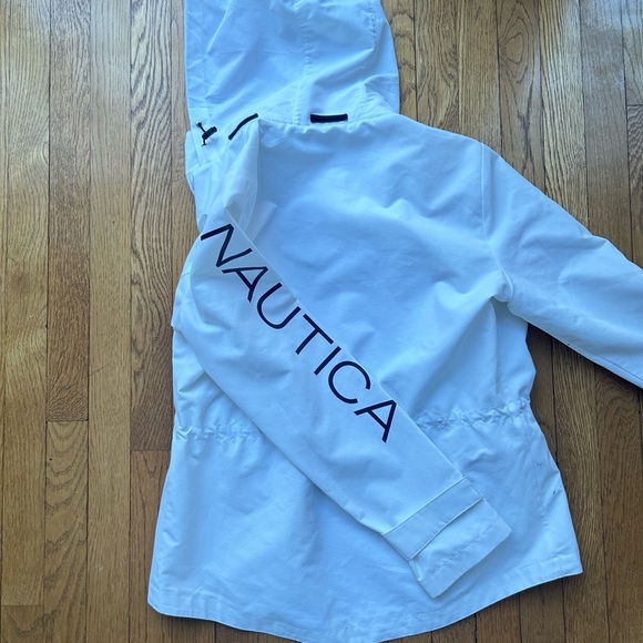 Womens sz medium raincoat white great condition - Picture 3 of 8